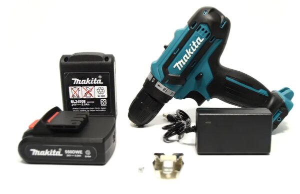 Шуруповерт Makita 550 DWE (24V, 5.0AH) с набором инструментов, запасной аккумулятор