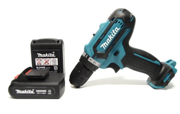 Шуруповерт Makita 550 DWE (24V, 5.0AH) с набором инструментов, запасной аккумулятор