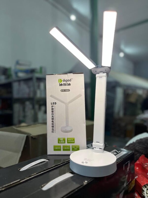 Настольная LED-лампа мощностью 10W и батареей 3000 mAh. 1960