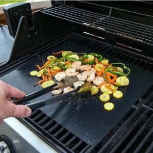 BBQ grill sheet гриль мат портативный антипригарным покрытием 33 Х 40 см для овощей, мяса, морепродуктов